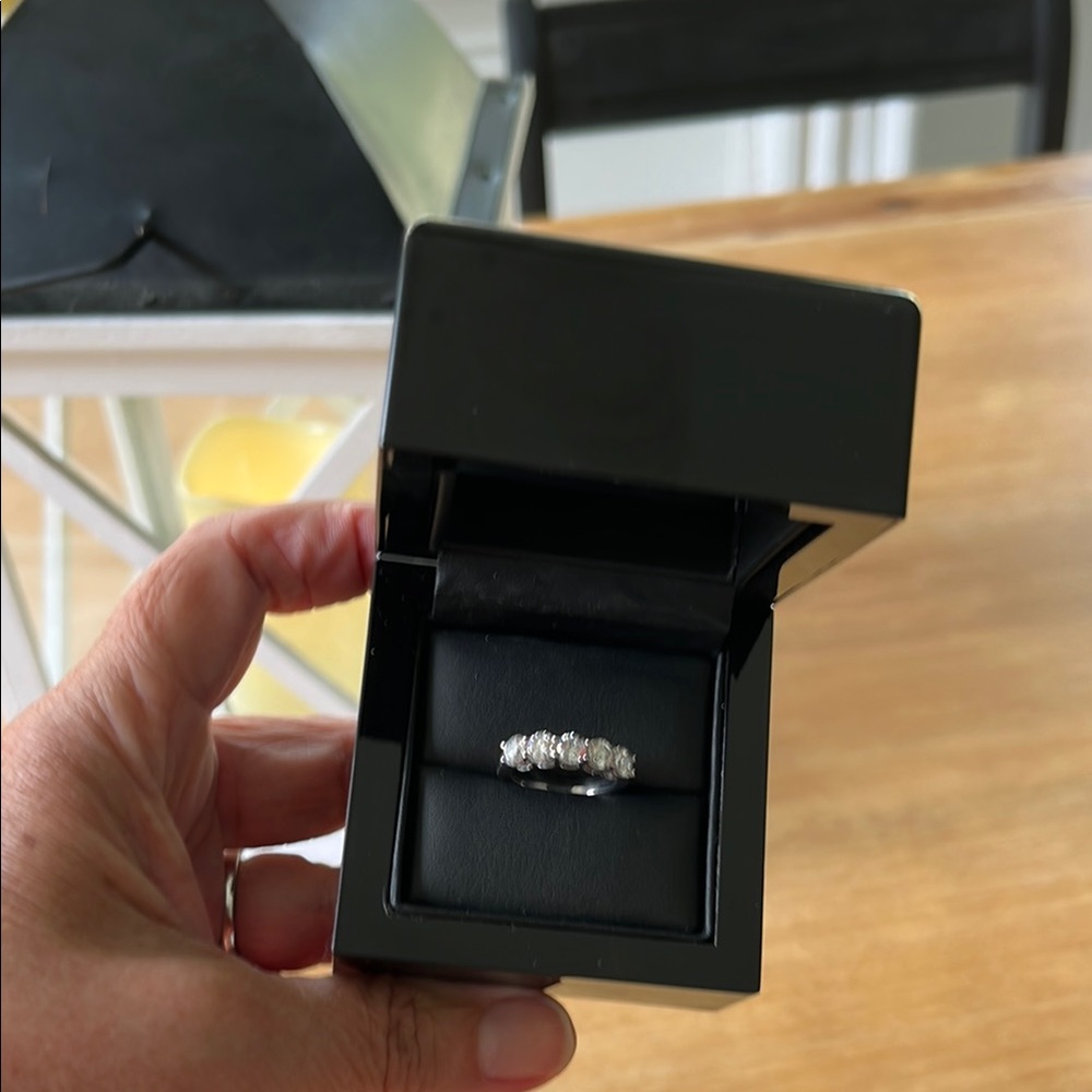 Elegant 14k White Gold 5 Stone Lab Diamond Women's Ring 1.47 carat new